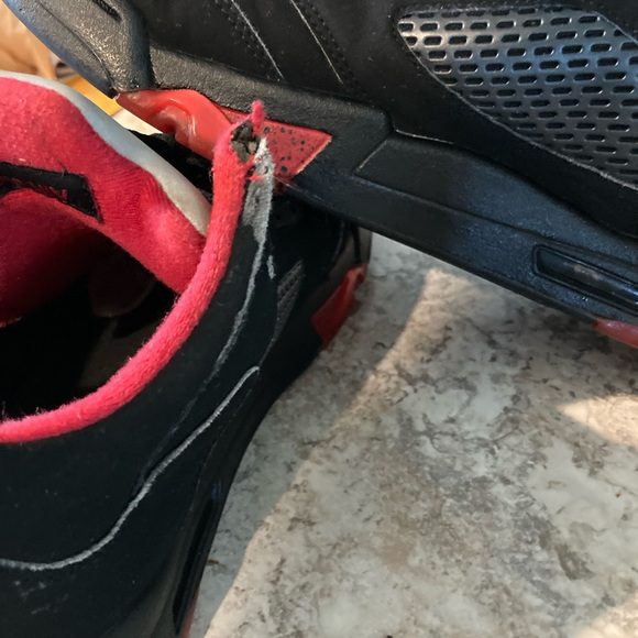 RED AND BLACK NIKES SUEDE - Picture 4 of 8